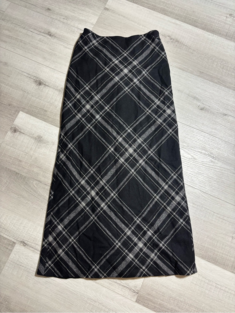Express Black Gray Plaid A-Line Midi Skirt Size 5/6 NWT